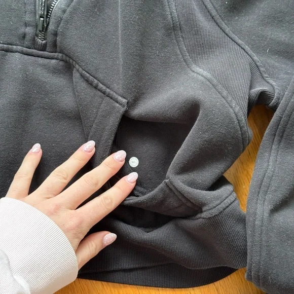 Black Lululemon Scuba - Picture 6 of 6